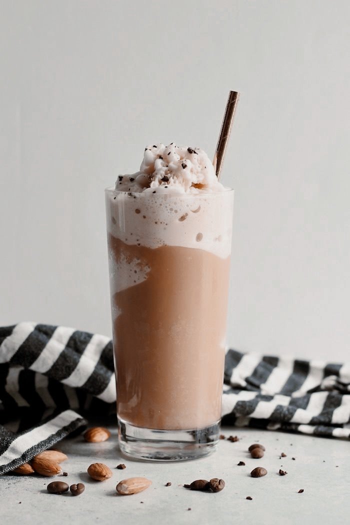 Lisianthusrp's tweet photo. ⠀،𔓘 Pedido: 𝐆𝐎𝐋𝐃 𝐂𝐇𝐎𝐂𝐎𝐋𝐀𝐓𝐄
⠀⠀  › De: 𝐀.
⠀⠀  › Para: @H0LYC4STLE 

⠀⠀› ✉ — ❛Olhei esse combo e lembrei de você. Espero que goste, meu bem. Você foi incrível nos jogos.❜ https://t.co/M0KxigoCL6
