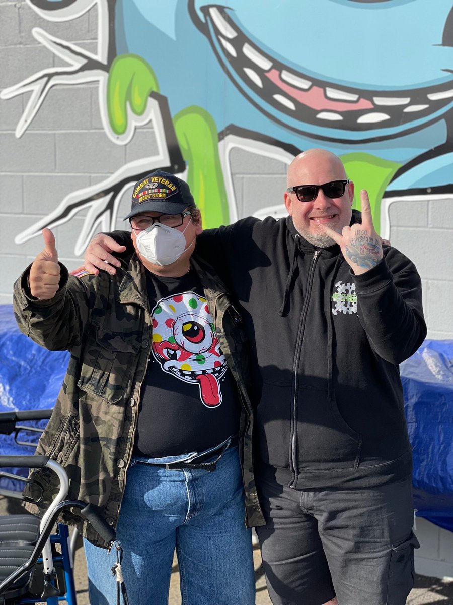 thirdeyecomics's tweet photo. 10 years of celebrating #turkeyday with diehard Third Eye Faithful Art!
Every #thanksgiving, weโre reminded just how thankful we are to have the best customers in the world & #thirdeyefaithful Art is a huge part of that as he is always our first in line for Third Eye 1/2 https://t.co/mlPVOS1EZG
