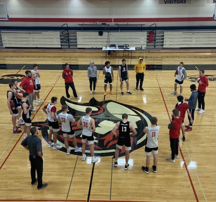 BLC_MensHoops's tweet image. Beyond thankful for this group and we love having them apart of our program! Happy Thanksgiving everyone! 🦃 #Brotherhood