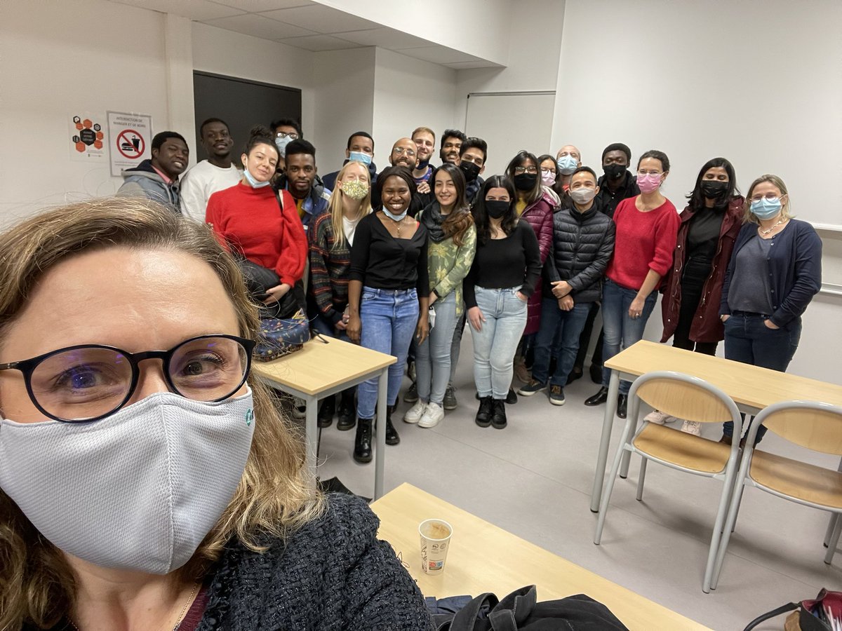 Rosybel69's tweet photo. A real pleasure to lecture on our Ebola vaccine story of collaboration to the #LIVE Master on Vaccinology! https://t.co/ZanhSRQeRa