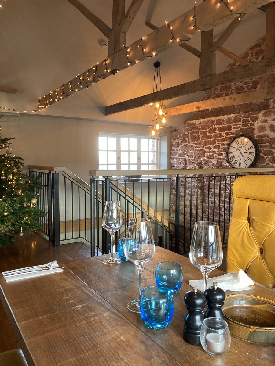 Marketing_U_'s tweet photo. On our travels around some of the #EnglishRiviera 🌴 great eateries, today we had a superb meal at #HarbourLight in #Paignton - Highly Recommended 👍

#GreatValue #AmazingViews #ReallyGoodFood #Devon #WeLovedTheYellowSeatedBooth #Food #Restaurant #Dining #ChickenPie 😋 #Harbour https://t.co/IlbHNJE8p1