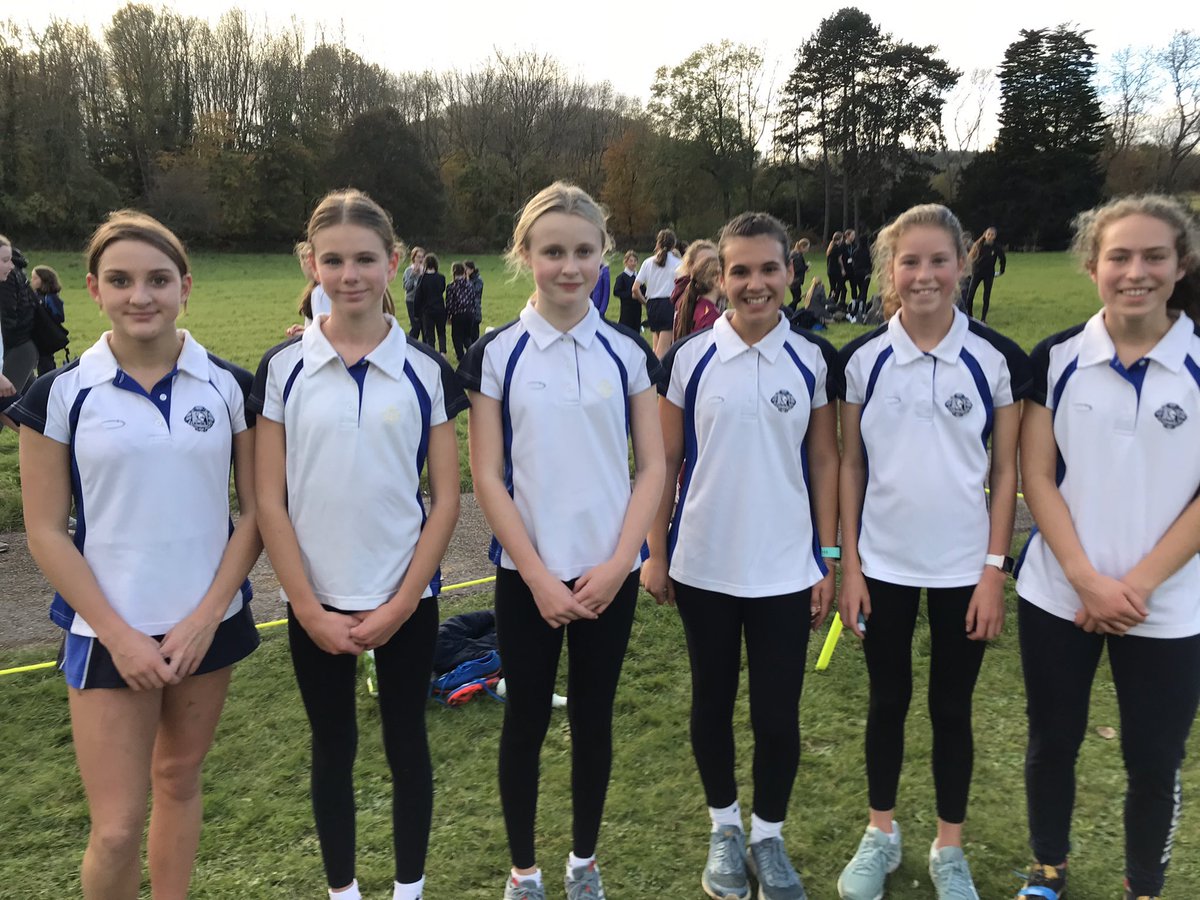 As we shared a photo today of the winning Year 7 Boys team, it’s only right to also re-celebrate this group of Girls who took the Year 9 District Team title two weeks ago! 🏃🏻‍♀️🏃🏼‍♀️🏃🏾‍♀️🏃🏽‍♀️🏃🏿‍♀️