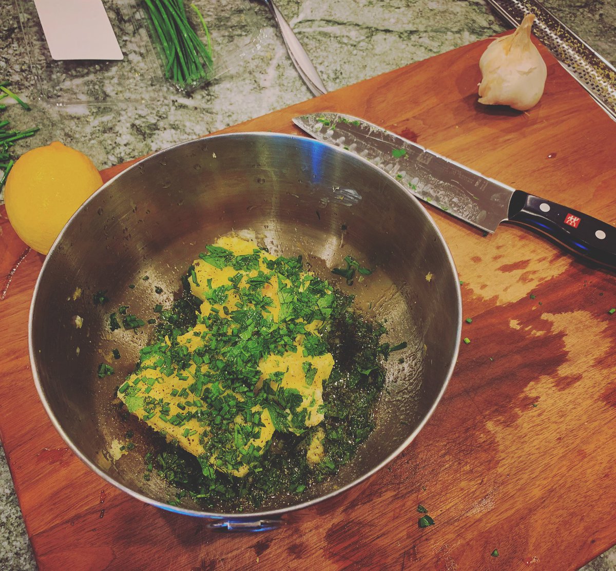 ThatJasPatrick's tweet photo. Butter rub for turkey and to coat the breast under the skin @GordonRamsay style—keeps the bird moist and works like a charm!
Smells incredible! 

Butter
Garlic
Lemon zest
Parsley 
Chives
Pepper

#turkeyprep #butterrub #lemonzest #garlicbutter #🤤❤️ https://t.co/ZFWYhPYks1