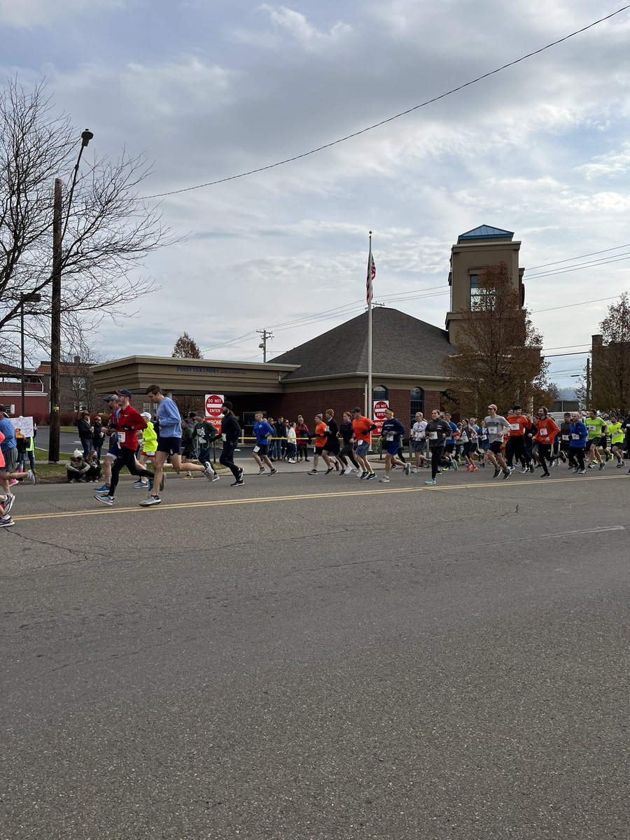 jaclyn_caccese's tweet photo. Missed the #RunfortheDiamonds last year due to #COVID19. Thankful for #science and #vaccines allowing me to continue the annual tradition this year! https://t.co/8KBVVrfaKh