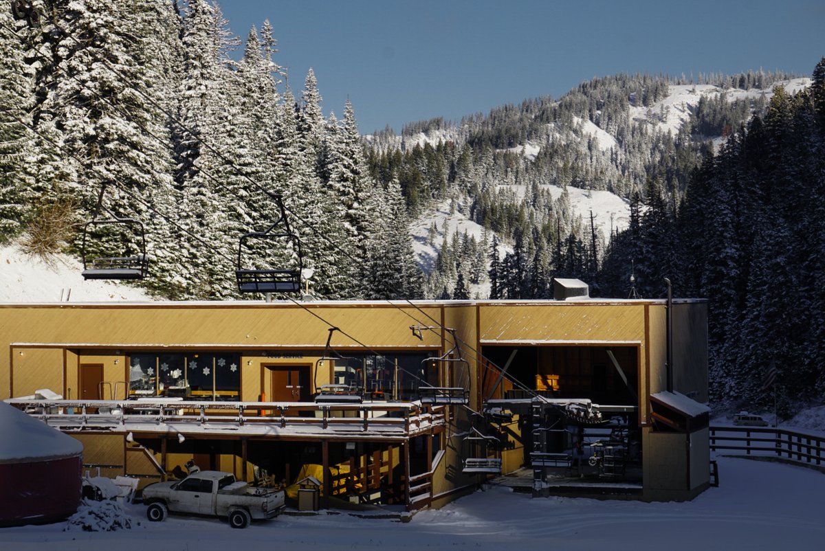 skibluewood's tweet photo. From our lodge to yours, all of us at Bluewood wish you a very happy Thanksgiving day! https://t.co/pVA2uoI6C9