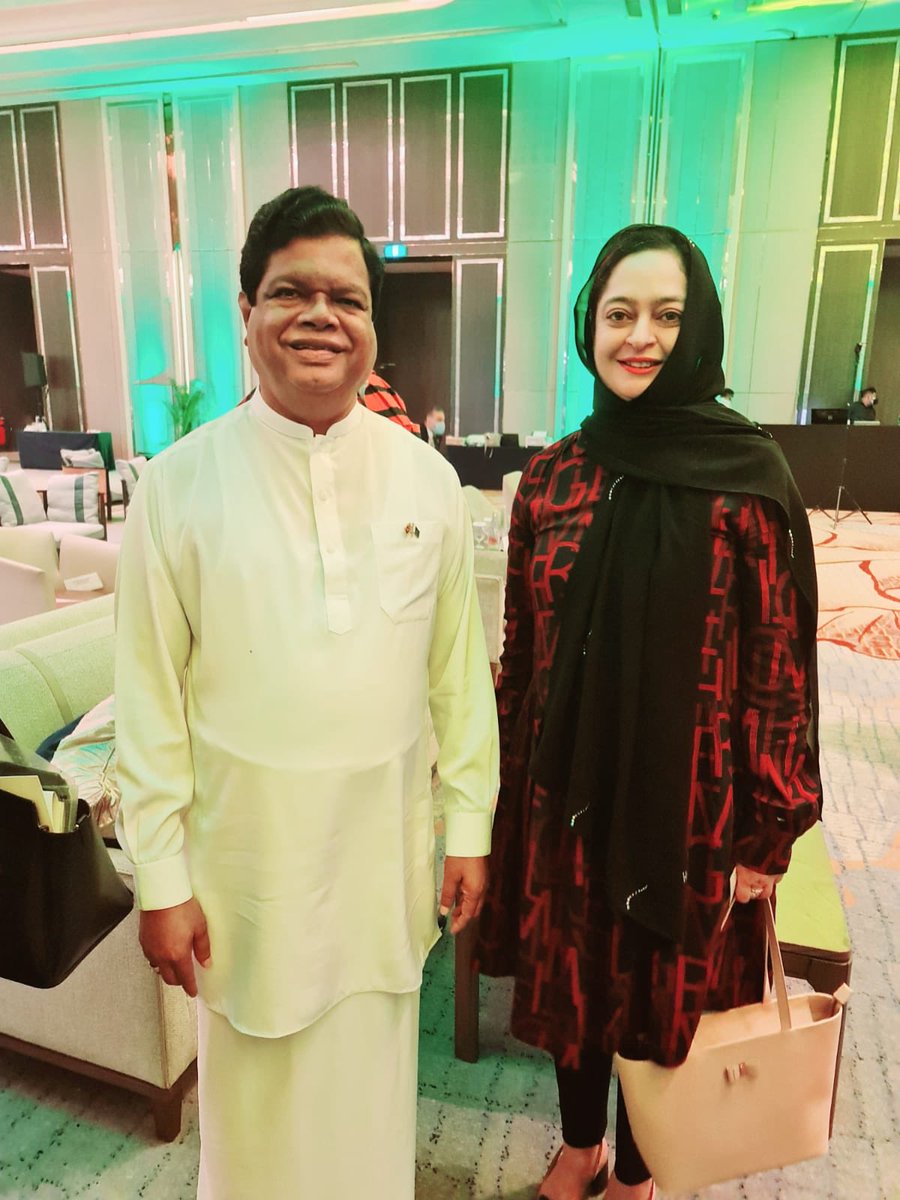 AmnaAwanAMGroup's tweet photo. During Trade and Investment Conference had a wonderful meeting with the Minister of Trade of Srilanka who is coming to Pakistan next month with a delegation of business man to promote trade and investment https://t.co/XBAuWY649i