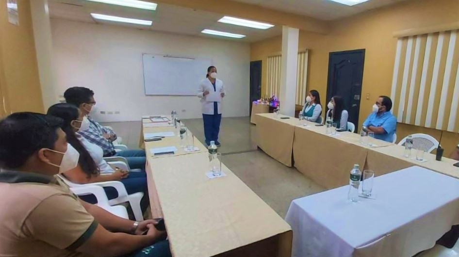 Salud_Loja's tweet photo. #Machala | El Distrito 07D02 entregó a la empresa @cartopel su certificado 100% Libre de Humo de Tabaco. Cada vez son más instituciones privadas que apoyan las iniciativas que promueven la prevención del consumo del tabaco y otras sustancias adictivas que promueve @Salud_Ec https://t.co/iHqucWxlUc