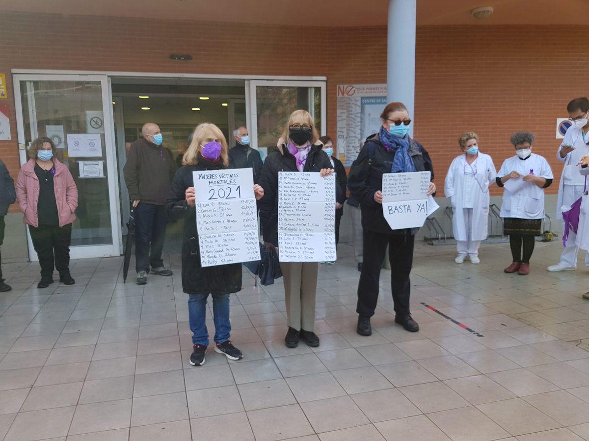 Hoy, con la Asociación de Vecinos, en conmemoración al día contra la violencia de Género. Basta ya!