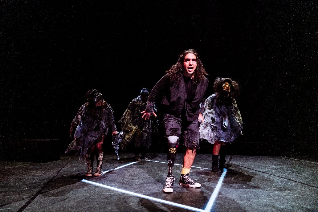 𝗝𝗼𝗻𝗮𝘁𝗵𝗮𝗻 : 𝗹𝗮 𝗳𝗶𝗴𝘂𝗿𝗲 𝗱𝘂 𝗴𝗼𝗲́𝗹𝗮𝗻𝗱
au <a href="/Theatre_TDP/">Theatre_TDP</a> | Salle Fred-Barry 23 nov - 11 dec,
une production de <a href="/GeordieTheatre/">Geordie Theatre</a> et Surreal SoReal Theatre, dirigé par <a href="/LachlanJon/">Jon Lachlan Stewart</a>, chorégraphié par <a href="/BboyLazylegz/">Luca Patuelli</a>
📷 Marie-Andrée Lemire