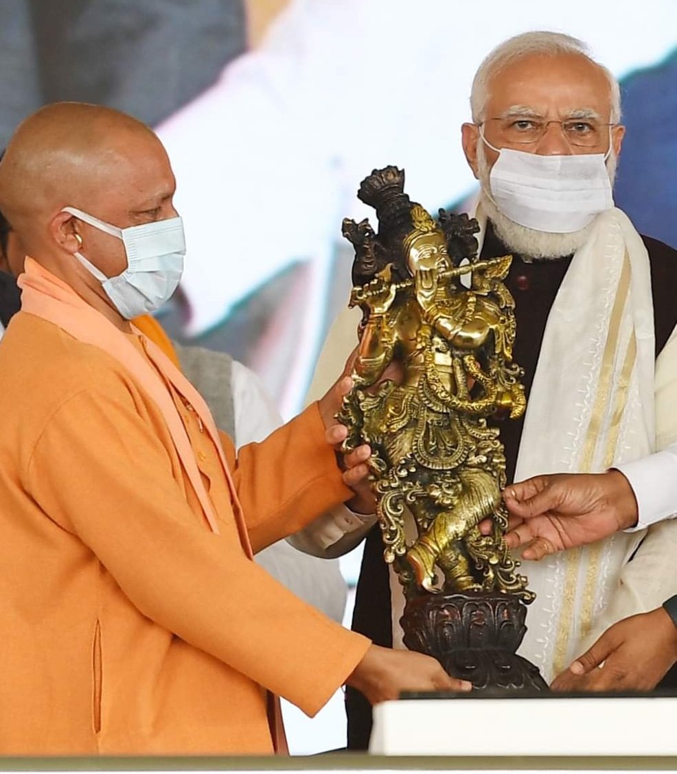 ಶ್ರೀಕೃಷ್ಣ ಪರಮಾತ್ಮನ‌ ಜೊತೆ ಮೋದಿಜಿ ಮತ್ತು ಯೋಗಿಜಿ..😍