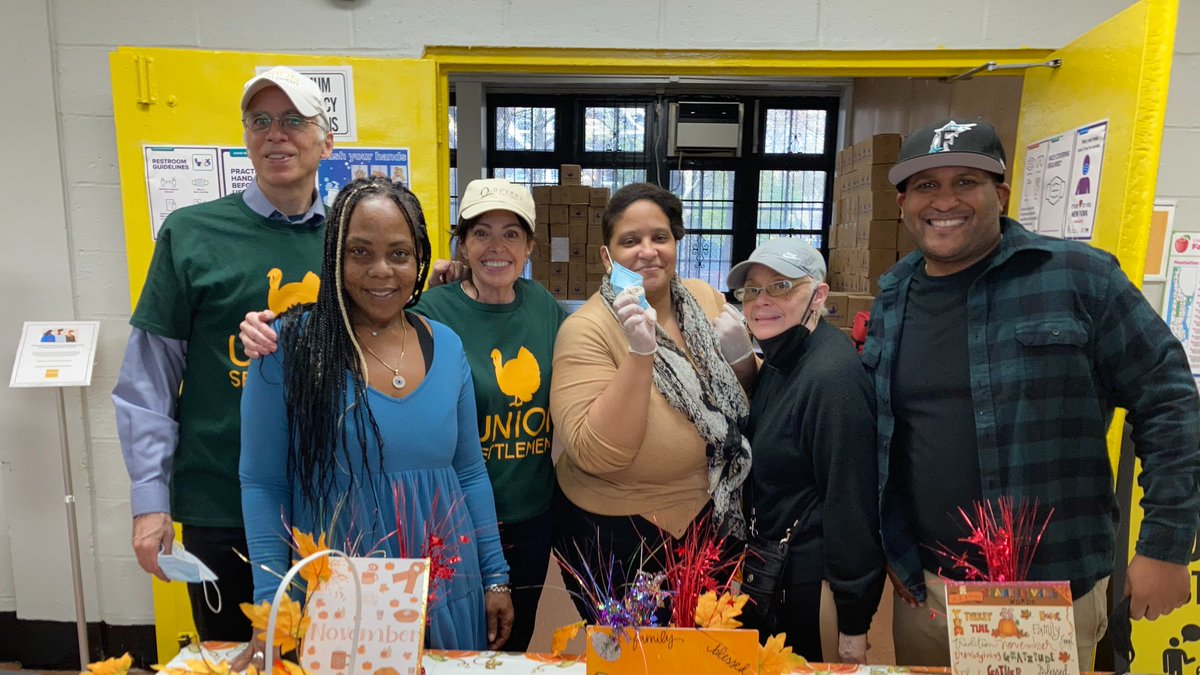 Happy Thanksgiving!  Delighted to spend the morning with <a href="/UnionSettlement/">Union Settlement</a>'s Senior Services staff and volunteers, <a href="/CityMeals/">Citymeals on Wheels</a> and <a href="/RealKTurner/">Kathleen Turner</a>, packing and delivering Meals-on-Wheels and Grab-and-Go lunches for our seniors!