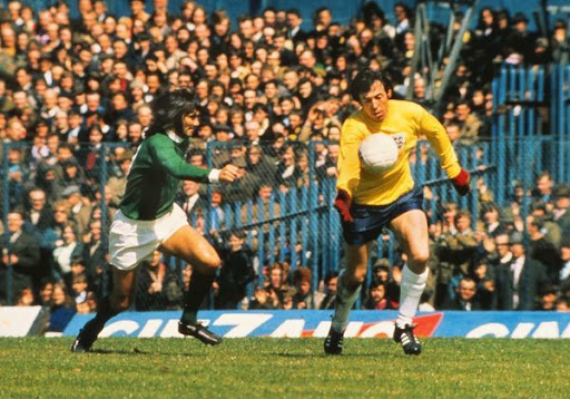 ThreeLionsThen's tweet photo. #OnThisDay in 2005 Legend George Best died of lung infection &amp; multiple organ failure @manutd @11GeorgeBest #MUFC @ManUtdWorld @TotallyMUFC @OldTraffordReds @eddraper81 @RobDawsonESPN @BusbyBulletin @UnitedStandMUFC @utdxtra https://t.co/eQVMc9ZLuj