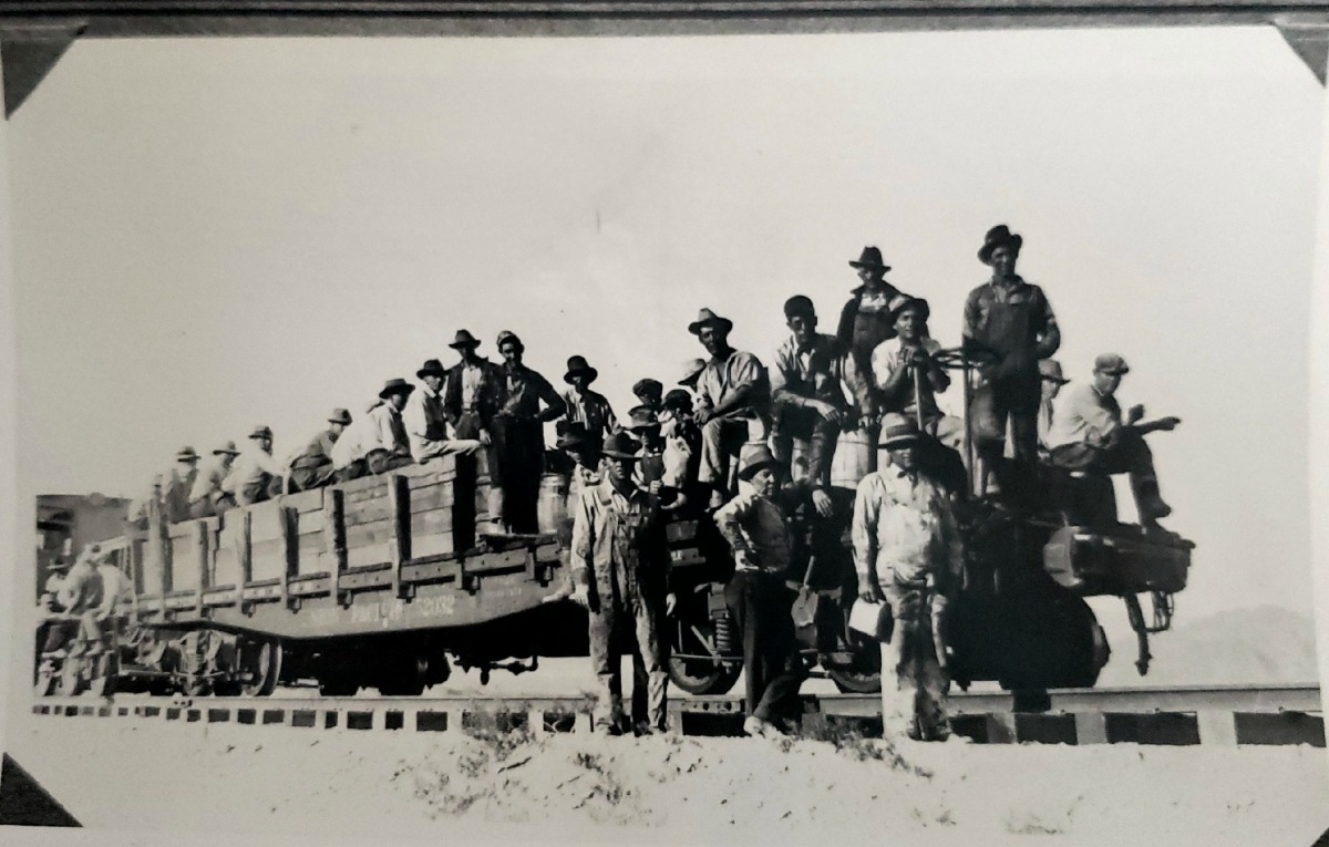 BCSocialNV's tweet photo. We are thankful for YOU, &amp; hope you have a safe &amp; happy holiday!! Today, we are bringing you a photograph from the Historic Boulder Dam Hotel &amp; Museum/BCMHA (@DamMuseum) as we thank those who came before us. Check it out here: https://t.co/iJqGZjvWv9 🦃 https://t.co/E0m1WxsnG8