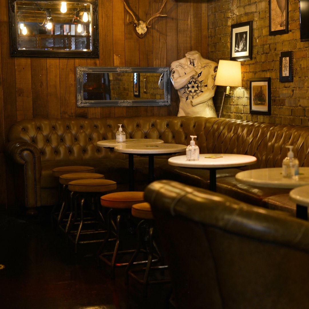 Not in the mood to cook this Thursday evening? 🥱 Pop down to @camdenexhange, and we'll sort dinner out for you 🤝  Call 015599028 to book your table ☎️

#mood #thursday #evening #dinner #cook #book #Dublin #Ireland #Camdenst #tarastreet #templebar #bar #bars #camdenexchange