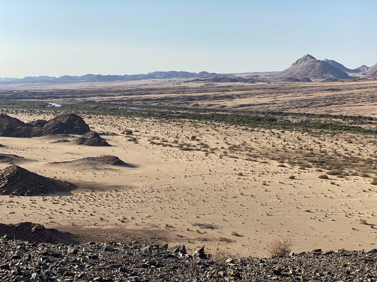 SandfonteinLodg's tweet photo. Spend a day at Sandfontein and you won't want to leave! Here is a view of the mighty Orange River surrounded by mountains; it's a stunning spot on the nature reserve.
#Sandfontein #naturereserve #wilderness #namibia #africa #travel #namibiatravel #Nature #orangeriver https://t.co/IPR4xunVyw