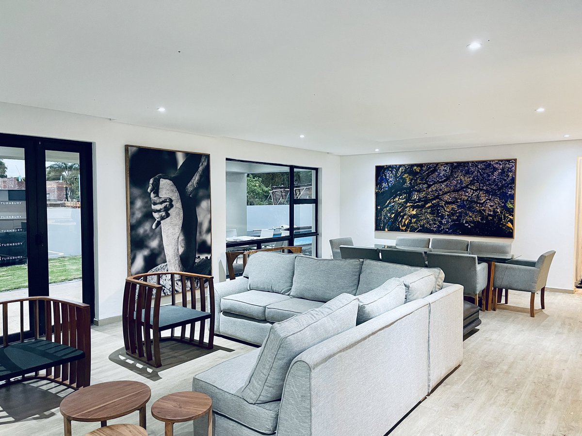 TurnburyProp's tweet image. Ready for handover… we gave it a good shot! 

Some early evening shots…

#Borrowdale #PropertyManagement #PropertyDevelopment #RealEstate