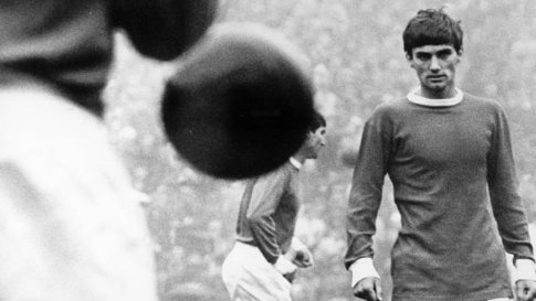 ThreeLionsThen's tweet photo. #OnThisDay in 2005 Legend George Best died of lung infection &amp; multiple organ failure @manutd @11GeorgeBest #MUFC @ManUtdWorld @TotallyMUFC @OldTraffordReds @eddraper81 @RobDawsonESPN @BusbyBulletin @UnitedStandMUFC @utdxtra https://t.co/eQVMc9ZLuj
