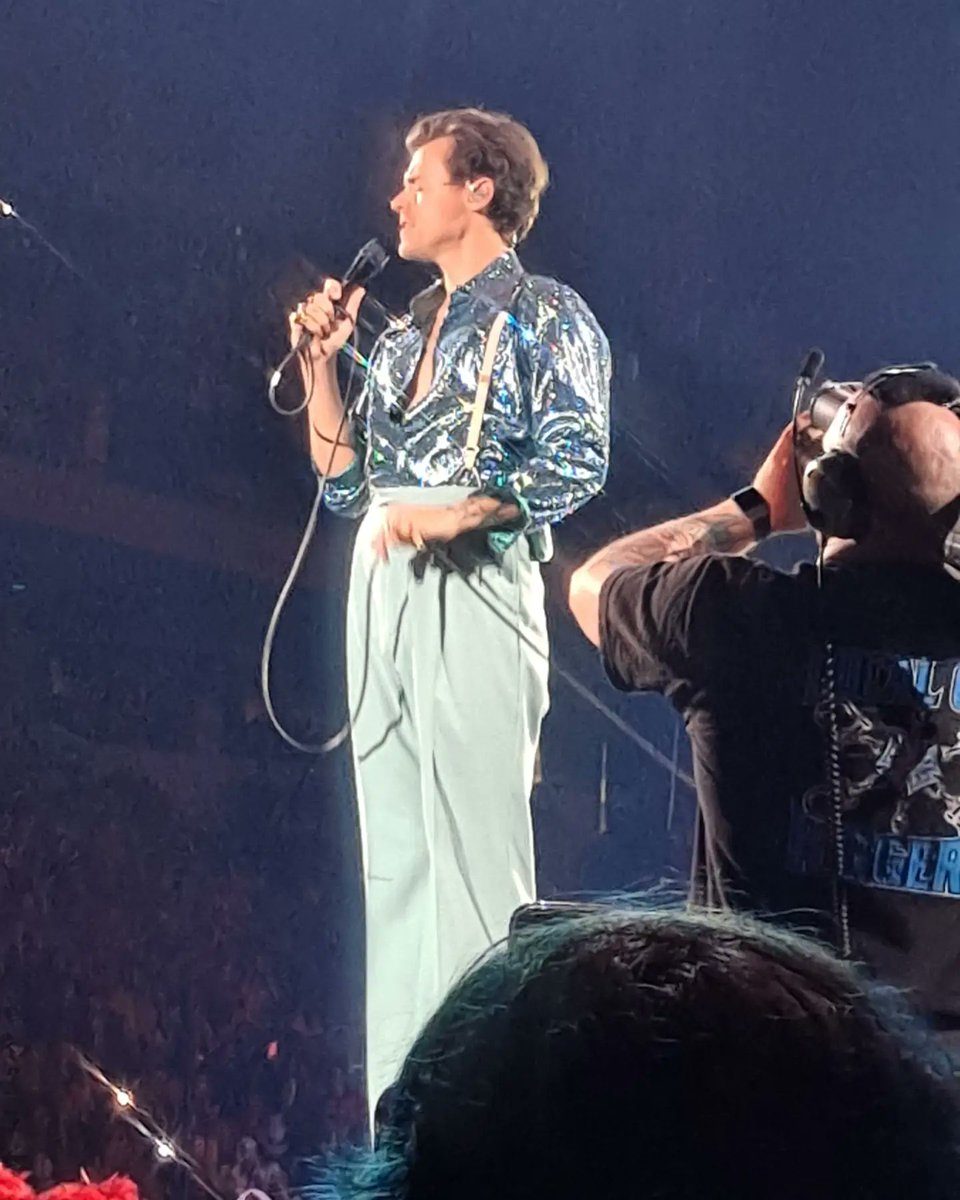 katrina_luvs's tweet photo. I LOVE YOU @Harry_Styles THANK YOU FOR COMING TO ARKANSAS❤😭💋 #HSLOTLittleRock #HSLOT #HarryStyles #HSLOT2021 #Harry #Styles #HS https://t.co/LT3wwp3HDa