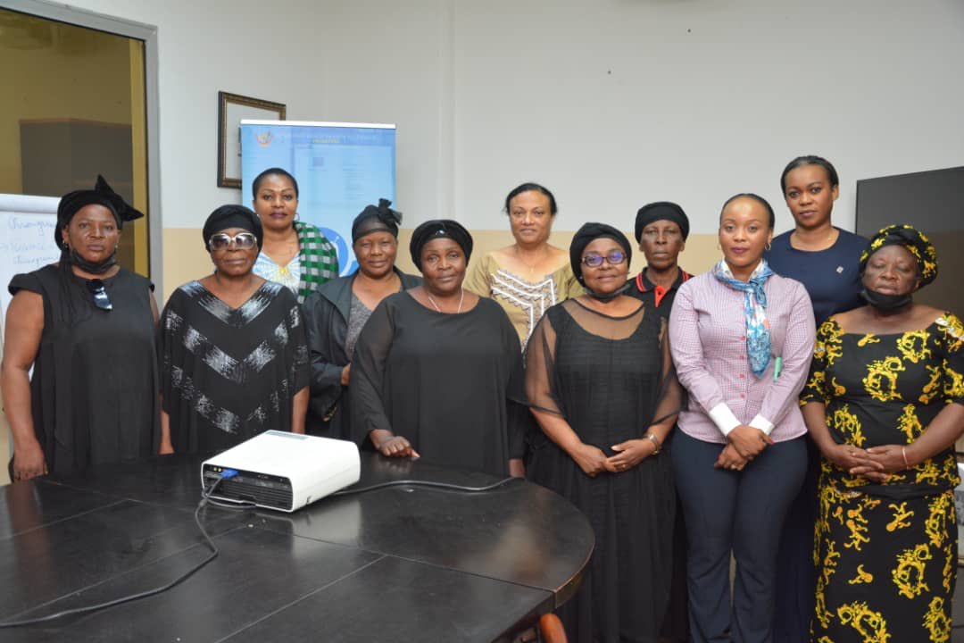 SafiSera's tweet photo. Aujourd’hui nous avons reçu la délégation des femmes Babembe de <FIZI Itombwe> de l’est de la #RDCongo venues nous faire part du deuil quelles portent suite aux nombreux génocides  commis dans leur territoire #fizi Tu pate Furaha na mugini yetu » ont-elles dit larmes aux yeux ... https://t.co/H3cQY7mE7G