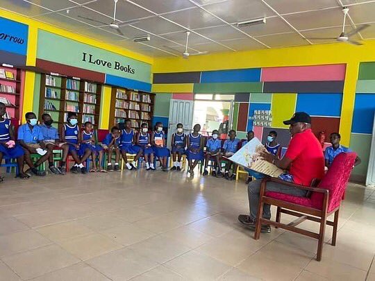 ghanalibraries's tweet photo. The Eastern Regional Library Children's Corner, on November 23, 2021, held a Personality Read Event for young patrons of the Library. 

The guest reader was Mr. A. J. Wills, the CEO of A. J. Wills Media.

#LBFLibraryoftheYear
#2021YearofLiteracy
#EliminatingLearningPoverty https://t.co/SOIPacPcv8