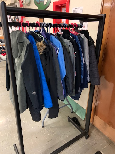Check out the lost and found collection at QES! All items not claimed by the end of next week will be donated. 
Also - Mabel's Labels is having a sale. Be sure to "support a fundraiser" and search for QES if you make a purchase! mabelslabels.ca/en_CA/?utm_ter…