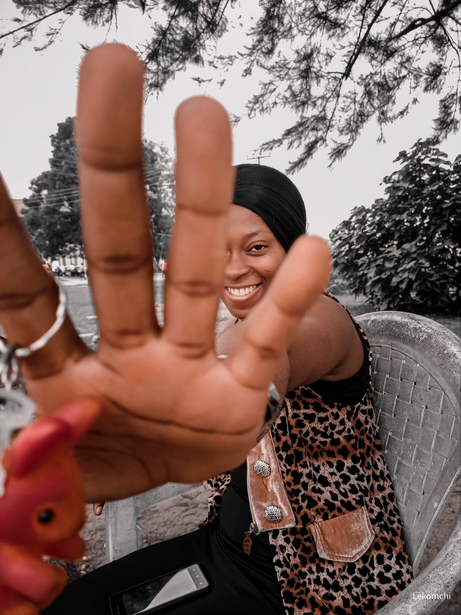 Lekomchi's tweet photo. We all want to be a little glamorous, a little playful and a little mischievous at times.
Shot and edited with my mobile phone.
#streetphotography #smilegirl #camon15 #mobilephotography https://t.co/Hh6LwgBxxj