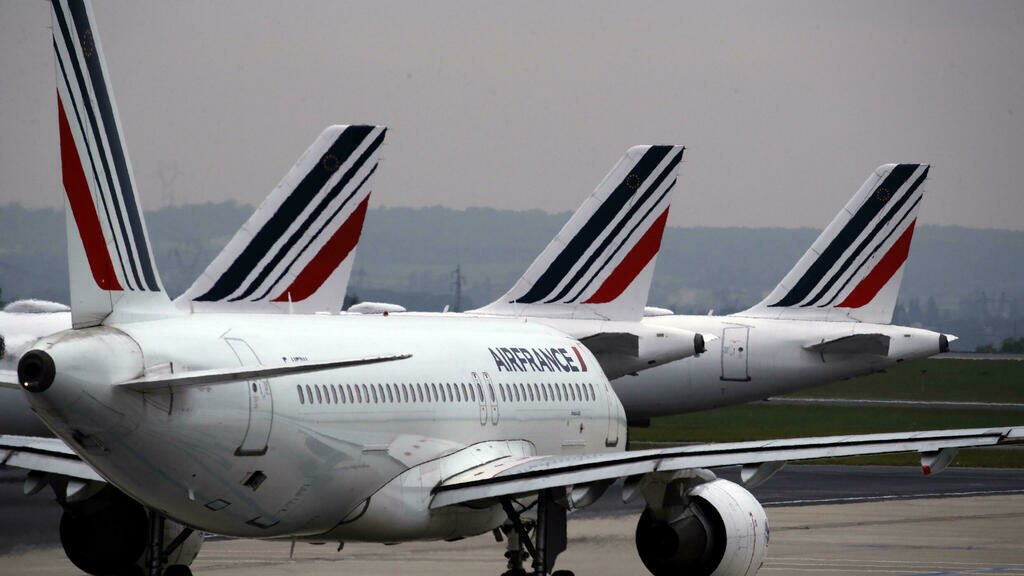 LesNews's tweet photo. Le Maroc suspend toute liaison aérienne avec la France à partir de vendredi soir en raison de la situation sanitaire #COVID19 via @FRANCE24 https://t.co/gyI3zwEPhX