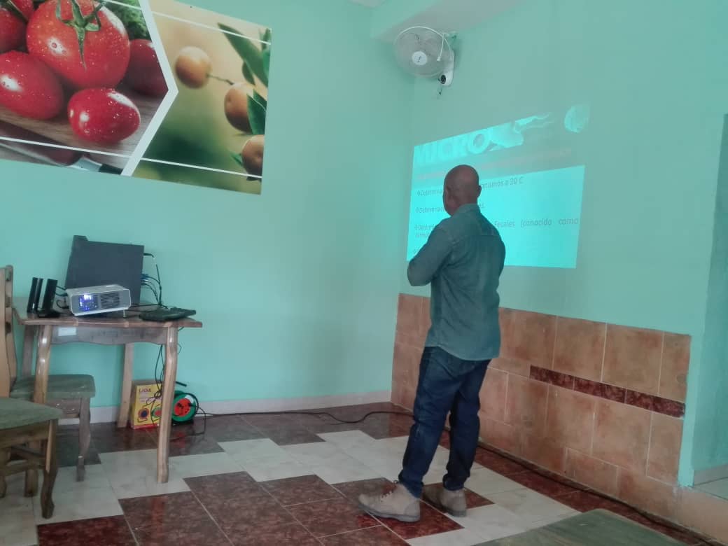 Se realiza en el OSDE. Curso de capacitación para los especialistas de calidad de las empresas de La Habana. Profesores del Centro de Gestión del Conocimiento imparten el curso.