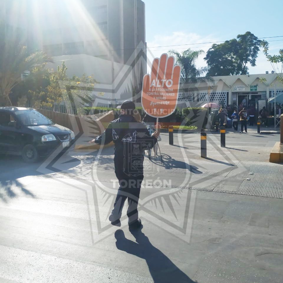 Personal de #VialidadTorreón, se suma a las acciones del #DíaNaranja y pide frenar la violencia contra mujeres y niñas. 

#Únete <a href="/MunicipioTRC/">Municipio de Torreón</a>