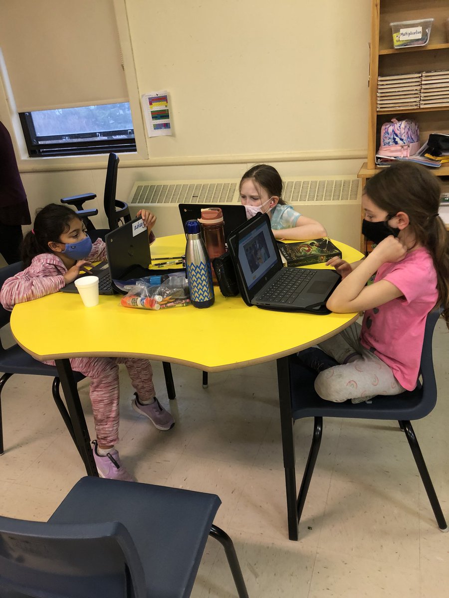 smleblanc40's tweet photo. Coding at Coxheath #cbvrce_tech #cbvrcetechtweet #cbvrce_NS #coxheathelementary https://t.co/cyUkp7p7mz