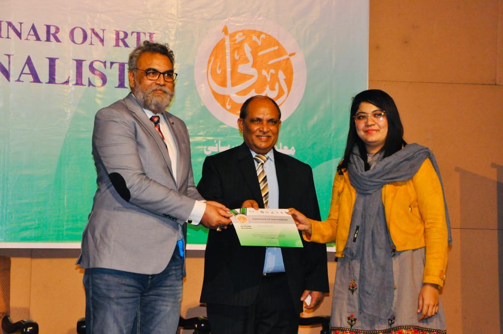 AlhamraLAC's tweet photo. Alhamra with the support of @GIZPakistan conducted an awareness seminar with our Journalist community under the social awareness campaign “RASAI” on #RightToInformation & #RightToServices. Thank to @PunjabInfoComm @FCCollege and @PITB_Official to be a part of the campaign. https://t.co/Mfv1cziXgj