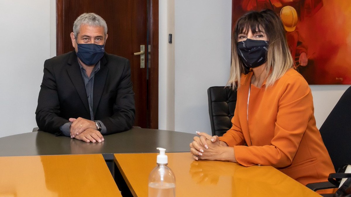 jorgeferraresi's tweet photo. Recibimos a la titular del @IPVDUTUC1, @stellamcordoba1. Repasamos el avance de las obras que estamos coordinando para que más familias tucumanas lleguen a su #CasaPropia. Desde el inicio de nuestra gestión articulamos con @JuanManzurOK y ahora lo hacemos con @OsvaldoJaldo. https://t.co/Xw5mDfd3YH