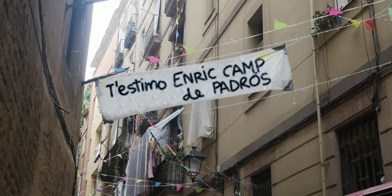 Siguis on siguis @encampdepadros, no et faré unfollow. Pel teu sentit de l’humor bipolar, la teva fina ironia i perquè encara no sé si ets de dretes o d’esquerres, indepe o unionista misogin o feminista. T’estimo tot i els teus 250 seguidors. Tranquil, continuaré el teu llegat.