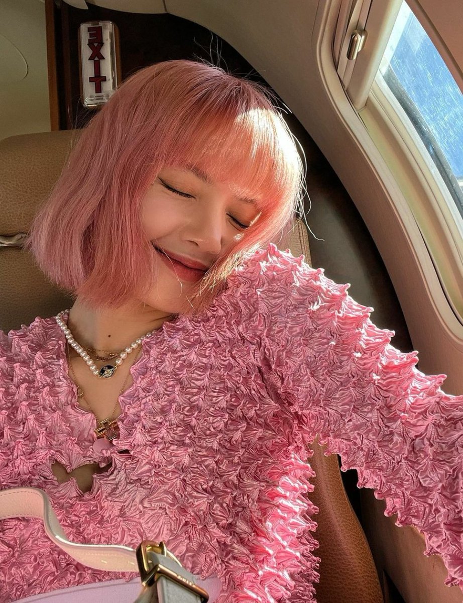 BBlinksweet's tweet photo. @jihyomiamor12 amigo hazte un favor y consíguete una vida , Lisa es súper talentosa , ojalá y te des cuenta de tus errores y dejes de subir tonterías, Jihyo mi vida sal de ahí 
#LiSA #lisagetwellsoon #Lisafaboulous #Lisaandthepinks #Lisaradiant #LisaDiamond #LisaSunshine https://t.co/rVw3Aqzug3