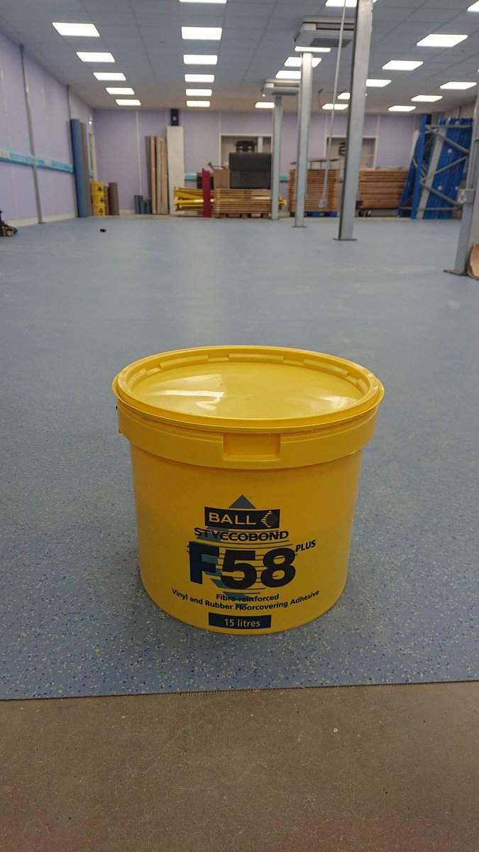 AFContractsLtd's tweet photo. Nice open 140 sq m @GerflorUK Tarasafe Ultra today, fixed with @FBallUK F58Plus... impervious floor, not the warmest room, dried in no time 😉... and I wouldn't like to try and rip it up, **** to a blanket ! https://t.co/VPUuPZDC0I