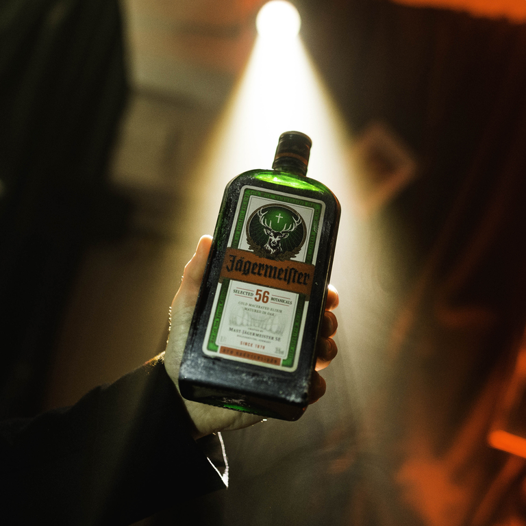Jagermeister_es's tweet photo. ⚡️Que nadie se quede sin Jägermeister este #BlackFriday, mañana estamos de sorteo⚡️

1️⃣ Da RT a este tweet
2️⃣ No seas cutre, síguenos
3️⃣ Menciona a tu colega el que sabes que también nos va a necesitar

Habrá un ganador cada dos horas así que todos atentos este #MeisterFriday 👀 https://t.co/EeBVfpiwKe