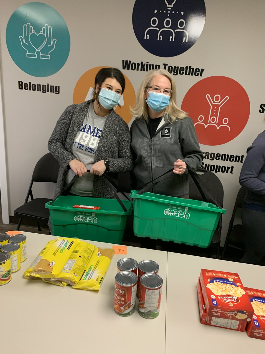 BGCSaskatoon's tweet photo. Thank you @UnitedWayStoon, @SKBlueCross, and @camecocommunity  for Day of Caring yesterday! We got 8 Christmas Hampers ready for our adopted BGCS families. 💙💚🎄🎁

#LocalLove #DoC2021 #yxe #christmashampers #bgcs https://t.co/BOzHif9MS5
