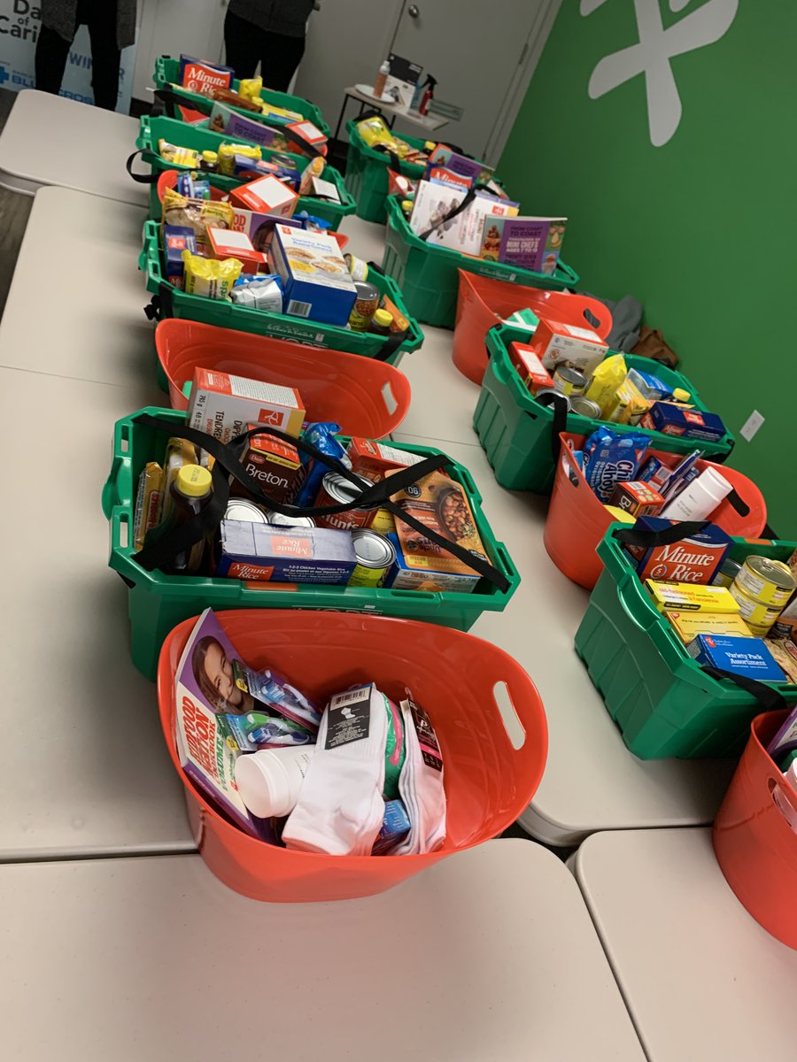 BGCSaskatoon's tweet photo. Thank you @UnitedWayStoon, @SKBlueCross, and @camecocommunity  for Day of Caring yesterday! We got 8 Christmas Hampers ready for our adopted BGCS families. 💙💚🎄🎁

#LocalLove #DoC2021 #yxe #christmashampers #bgcs https://t.co/BOzHif9MS5