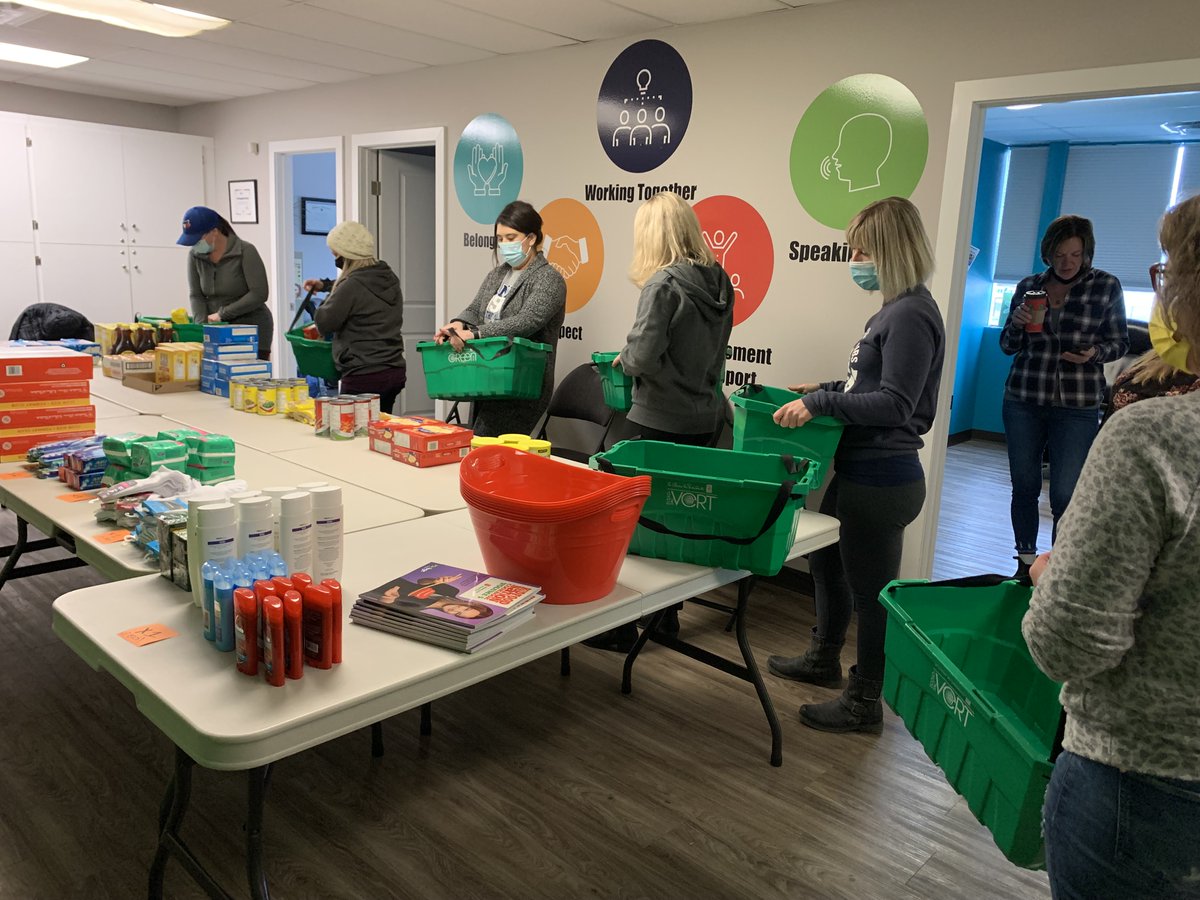 BGCSaskatoon's tweet photo. Thank you @UnitedWayStoon, @SKBlueCross, and @camecocommunity  for Day of Caring yesterday! We got 8 Christmas Hampers ready for our adopted BGCS families. 💙💚🎄🎁

#LocalLove #DoC2021 #yxe #christmashampers #bgcs https://t.co/BOzHif9MS5