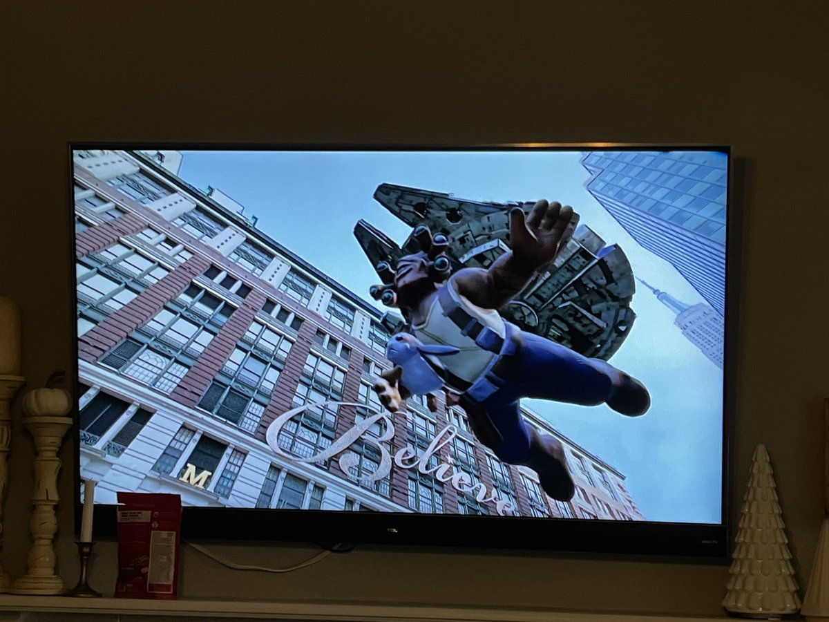 Anyone else see that the #MacysThanksgivingDayParade had an #AR portion? Love. It.