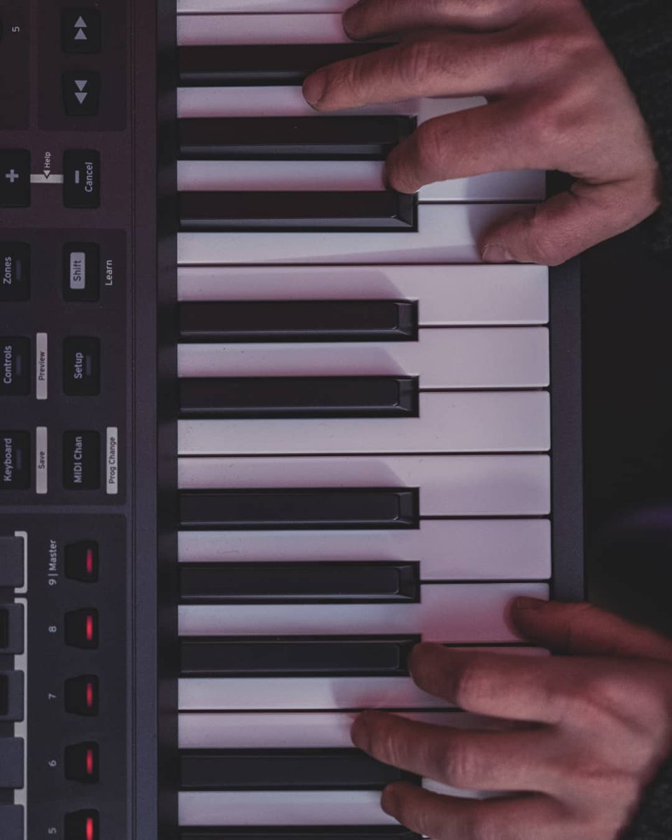 Baildsa's tweet photo. Back in studio working on new challenges.
#baildsa #studio #workinprogress #synth #guitar #drums #rehearsal https://t.co/hwWahaoJYb