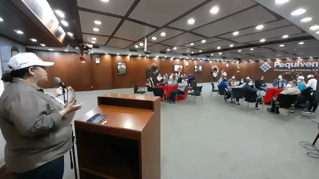 PequivenAMC's tweet photo. Desde #CPAMC iniciamos las Mesas de Trabajo en el marco del #1ercongresonacionalpequiven con el Eje Temático 3, sobre los procedimientos metodológicos, financieros, operativos, comerciales y buenas prácticas de trabajo a fin de cumplir con la misión de #Pequiven.

@TellecheaRuiz https://t.co/m8xAHwwqIR