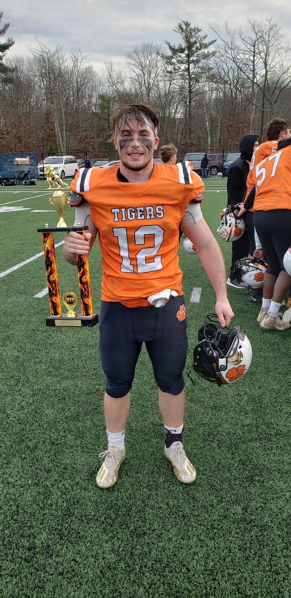 AMSA_Athletics's tweet photo. @tgsports @MetroWestSports @WMCTSports Congrats to @AMSACS senior Thomas Hirsh on being named Offensive MVP in Maynard Football's Thanksgiving victory over Littleton (29-14). He had 2 TD's and over 200 rushing yards on the day, putting him over 1,000 for the season!
#WeAreAMSA https://t.co/QFzLbjAFpZ