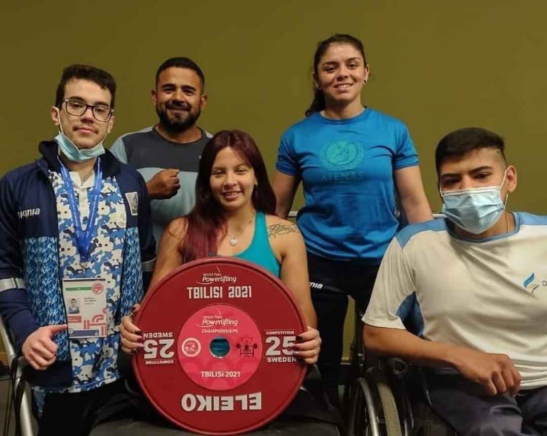 #DeporteAdaptado ¡El seleccionado argentino de levantamiento de pesas se entrena en Georgia🇬🇪 de cara al Mundial!🇦🇷🏋️

Lourdes Maciel (-45 kg), Rodrigo Villamarín (-49), Federico Medina (-54) y Estefanía González (-67) competirán en Tiflis del 27 de noviembre al 6 de diciembre.