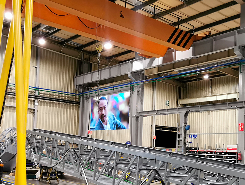 ikusled's tweet photo. Galería de fotos del proyecto desarrollado para thyssenkrupp elevator @TKE_ES en España. #Digitalización de los departamentos de producción y calderería con 2 #pantallasled gigantes interiores en la fábrica de Mieres, Asturias. https://t.co/f7KRR00n01