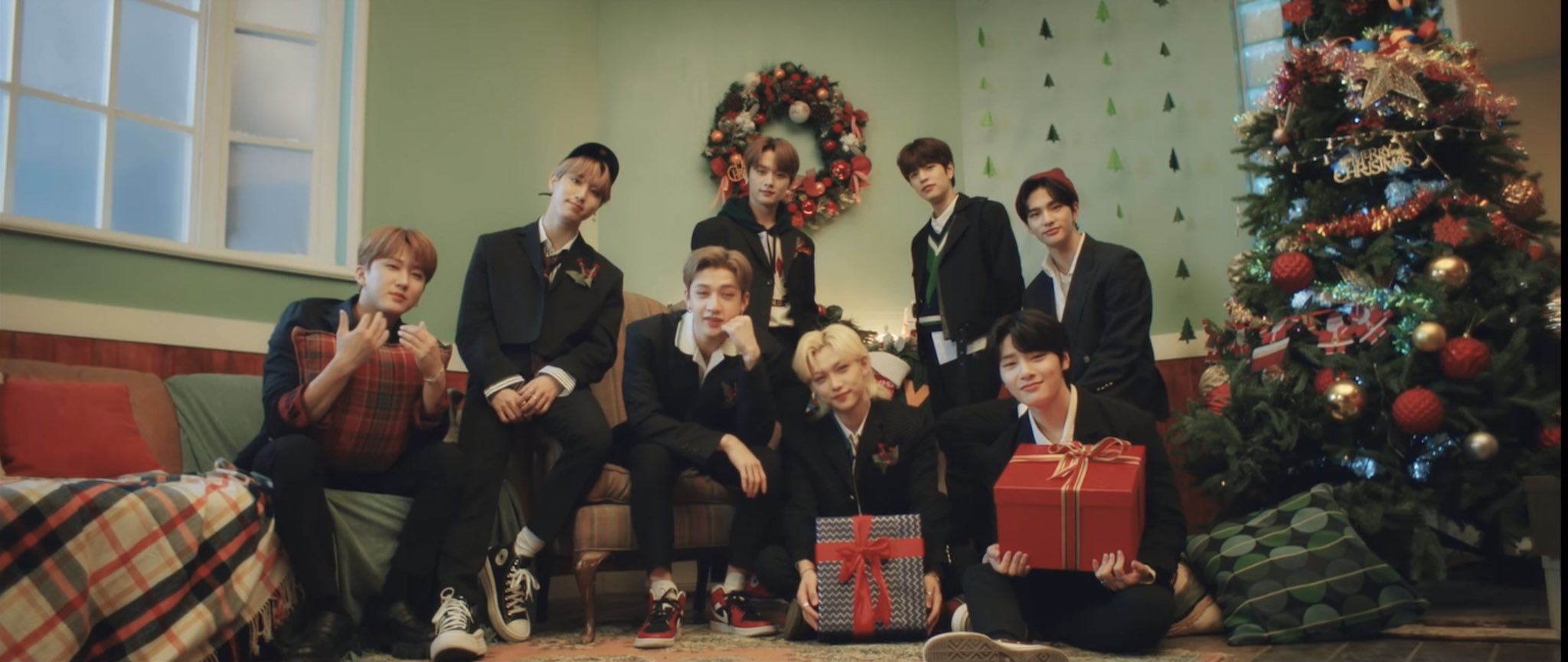 Группа Stray Kids Крисмас