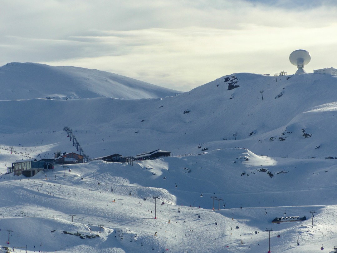 GoGranadaSpain's tweet photo. Skiing in the Sierra Nevada - the season starts on Saturday 27 November #ski #sierranevada #skispain https://t.co/Jze2CEOrMI https://t.co/f81jhBfpnV