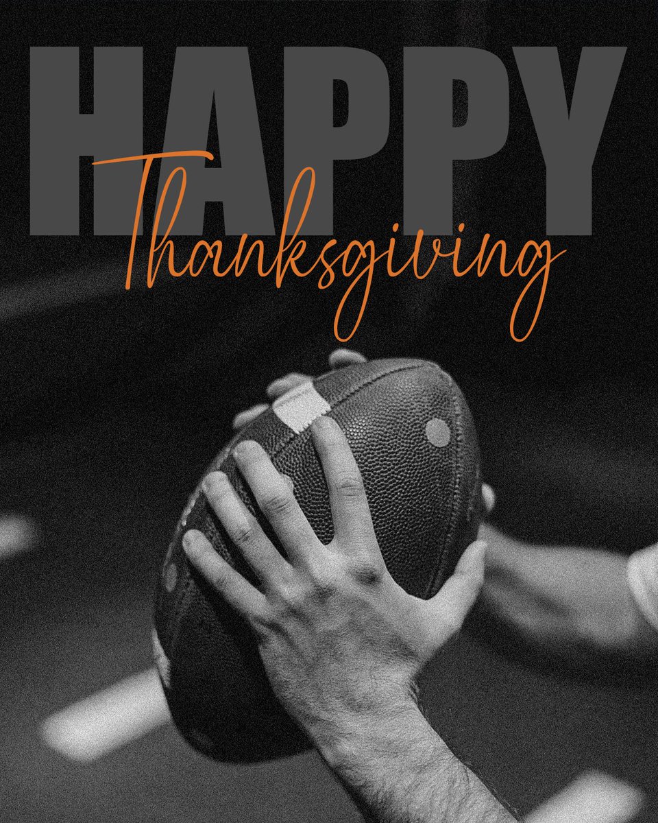 mmqbgame's tweet photo. Happy Thanksgiving from #MMQB to you and your family! 

We are thankful for all of your support and continued interest in our VR Football Entertainment #MMQBGame!

We look forward to our activations in 2022!

#Football #FootballFans #StepInTheSim #VR #MMQB #GameDayExperience https://t.co/v8nJNDUbv1