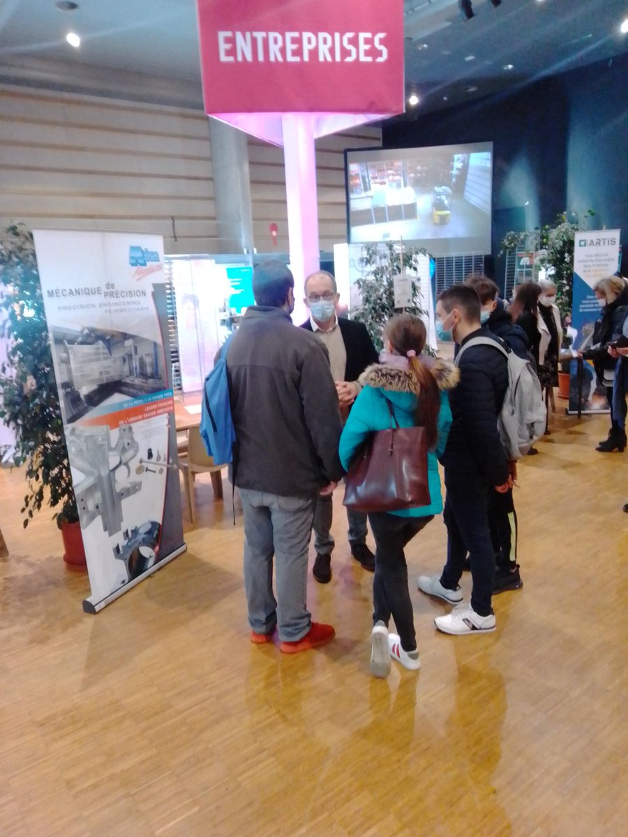 IsabelleMerel's tweet photo. ☀️Organisation du Forum #emploi  mardi à Châteaubriant🔀 rencontres entre #entreprises du territoire et les #demandeurs d'emploi. Forte mobilisation des conseillers #PoleEmploi 👋 Merci aux entreprises, partenaires, agences travail temporaire et comcom #Châteaubriant Derval ☀️👍 https://t.co/UvIXOYgesK