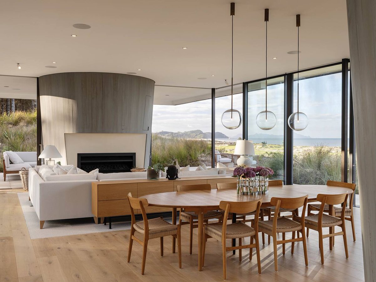The #architecture of this #uniquehome features two stone pillars. The designers use them in their overall layout.  cpix.me/a/134376236